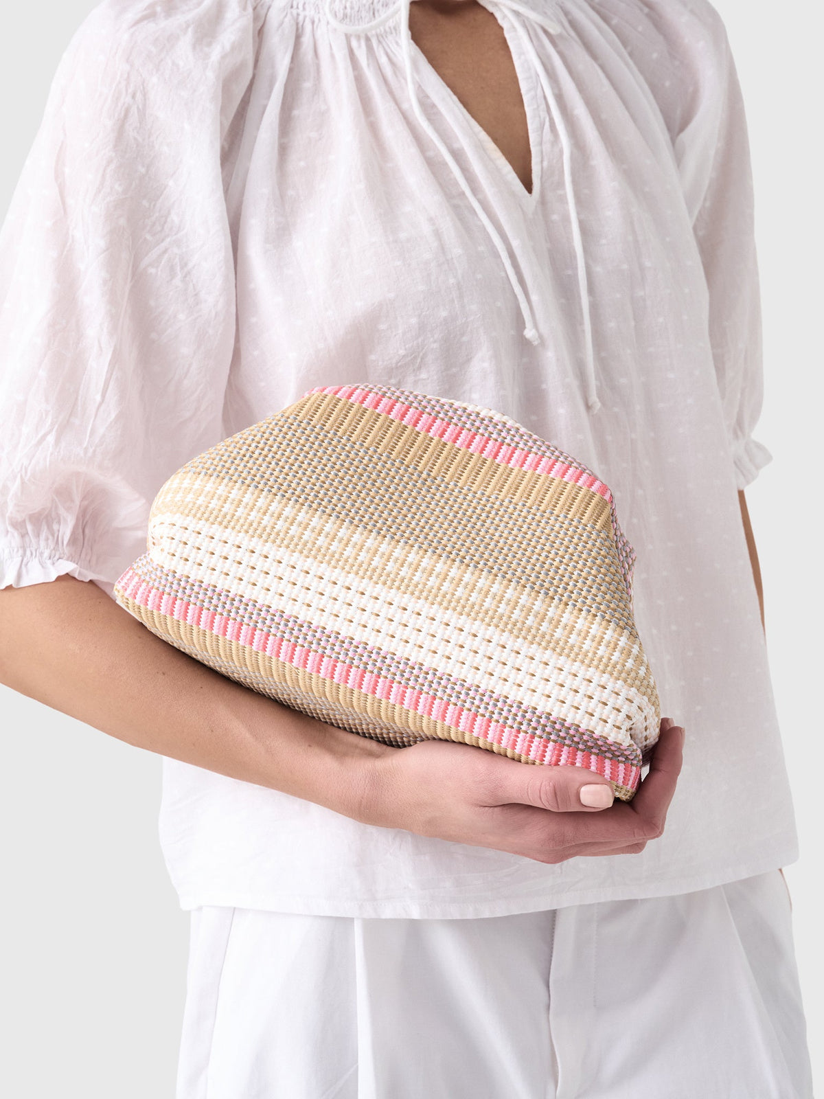 JOANSiE Oyster Clutch