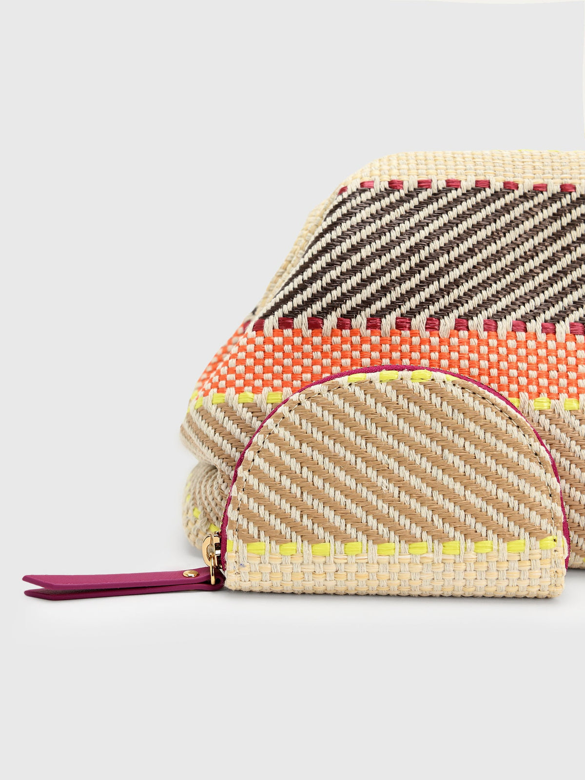 JOANSiE Oyster Clutch
