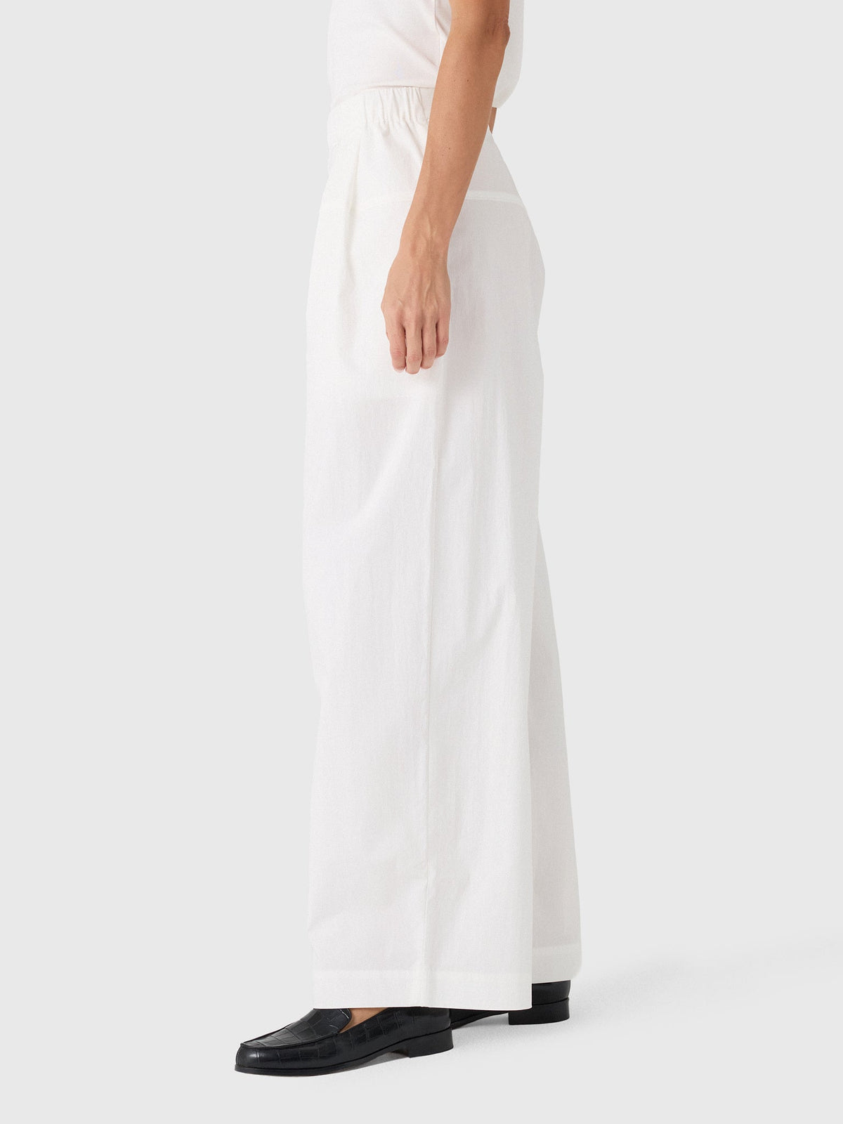 St. Agni Women's Relaxed Pleat Pant