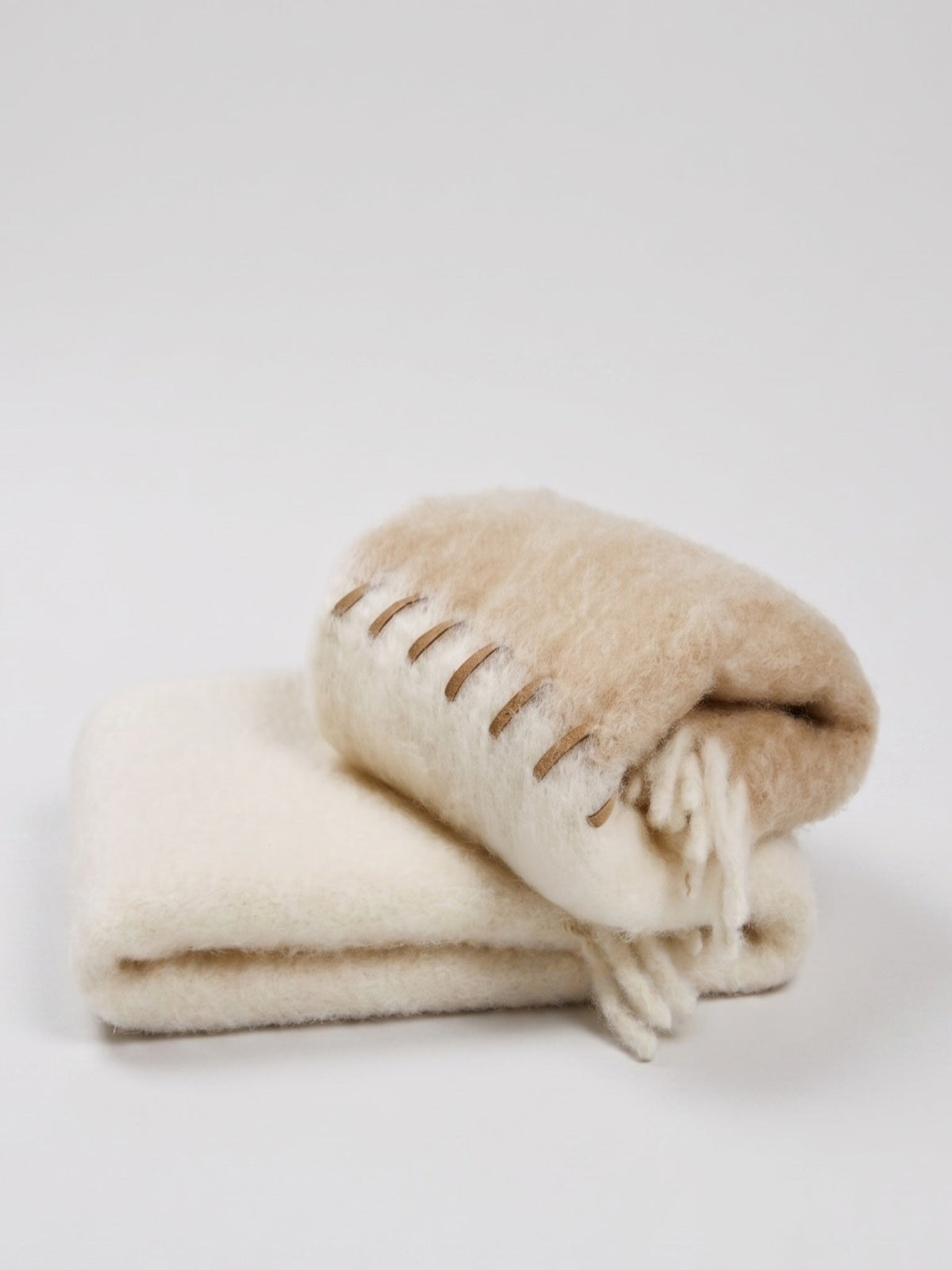 Mantas Ezcaray Stitching Throw Blanket