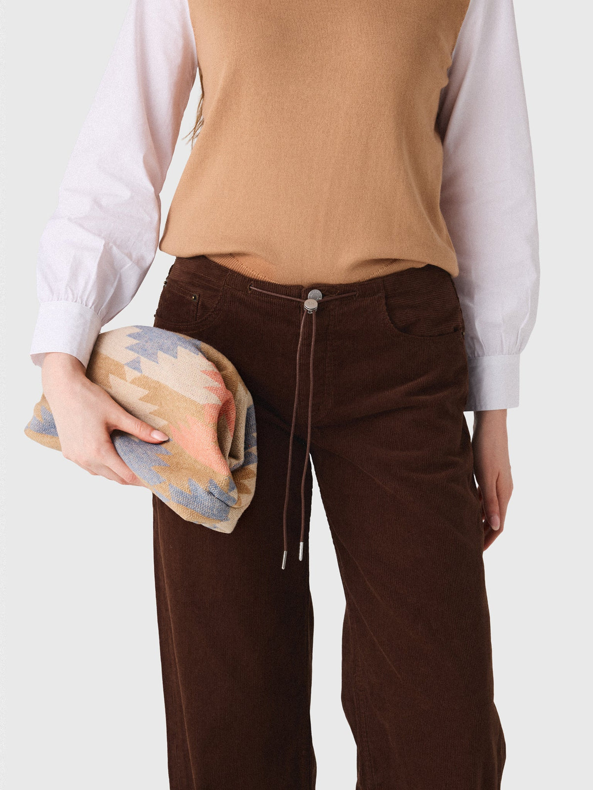 JOANSiE Oyster Clutch
