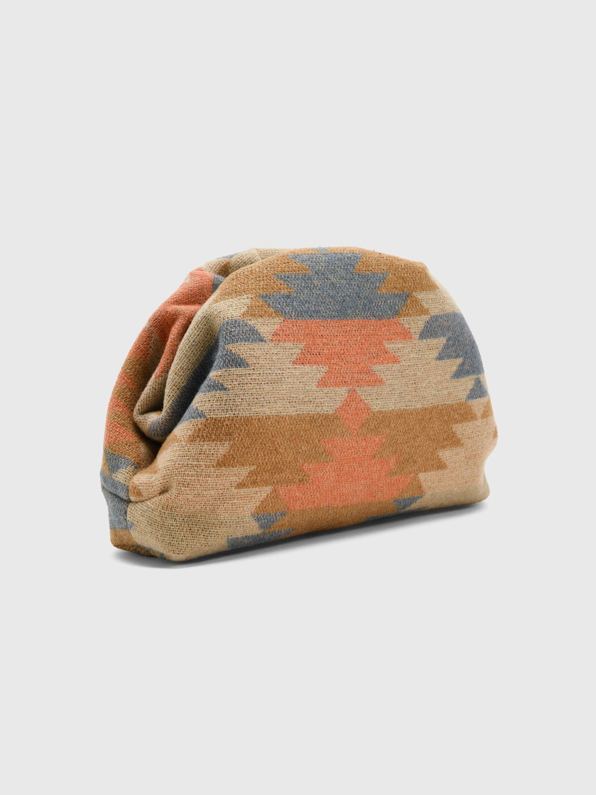JOANSiE Oyster Clutch