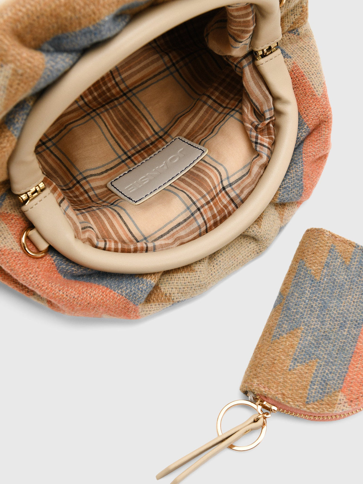 JOANSiE Oyster Clutch
