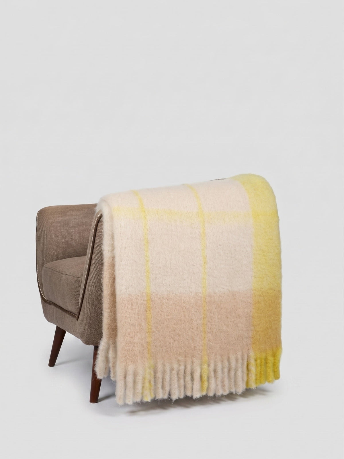 Mantas Ezcaray Twist Frame Throw Blanket