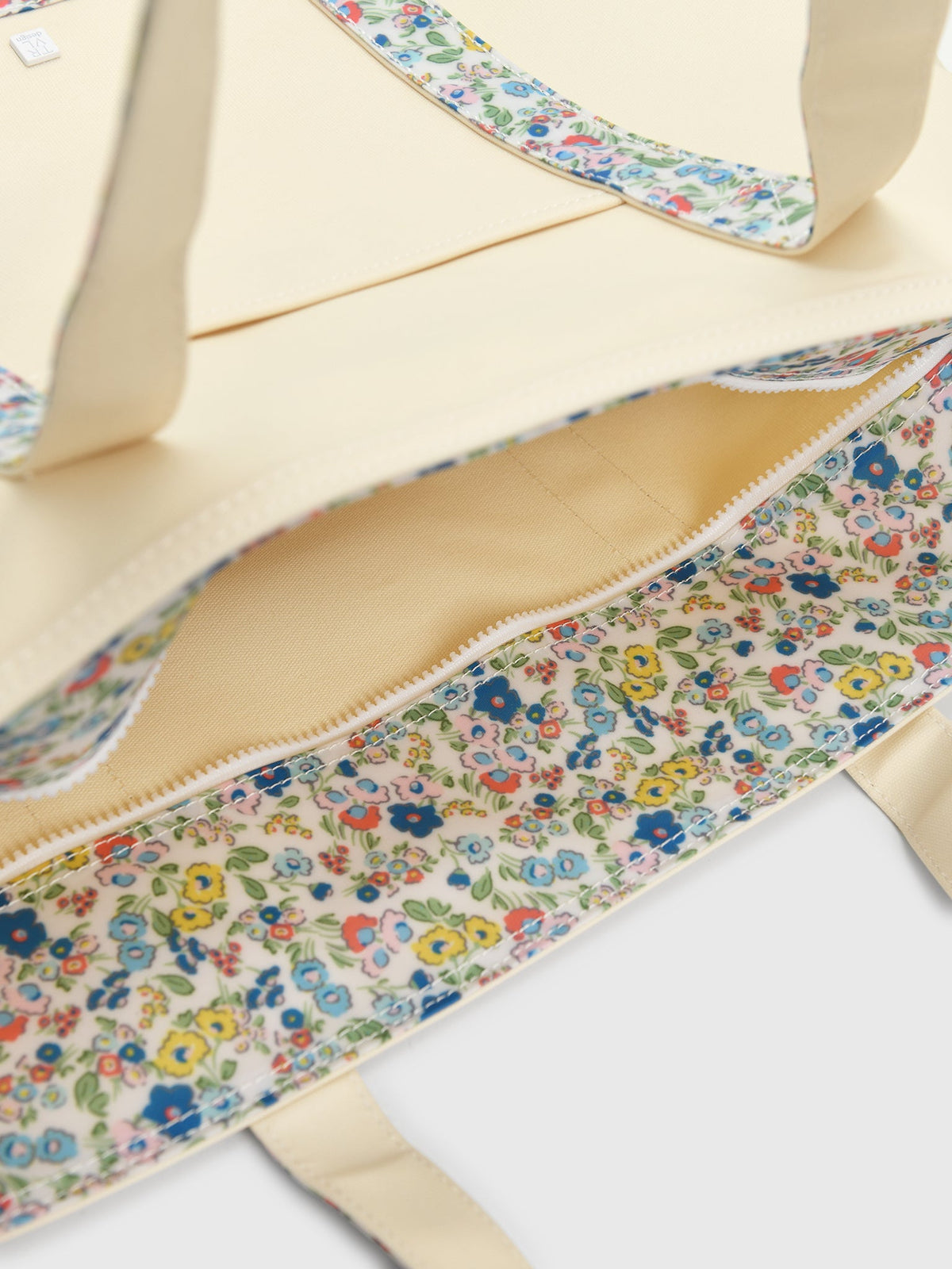 TRVL Design Maxi Tote Bag