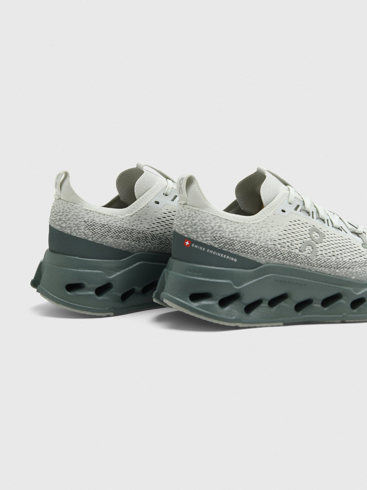 ON Men's Cloudsurfer Max Running Shoe