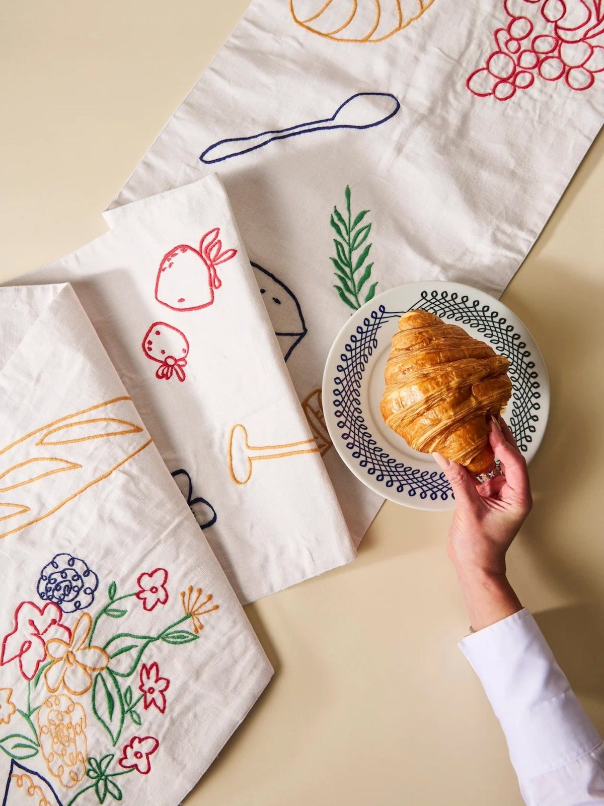 Misette Fête Linen Embroidered Runner