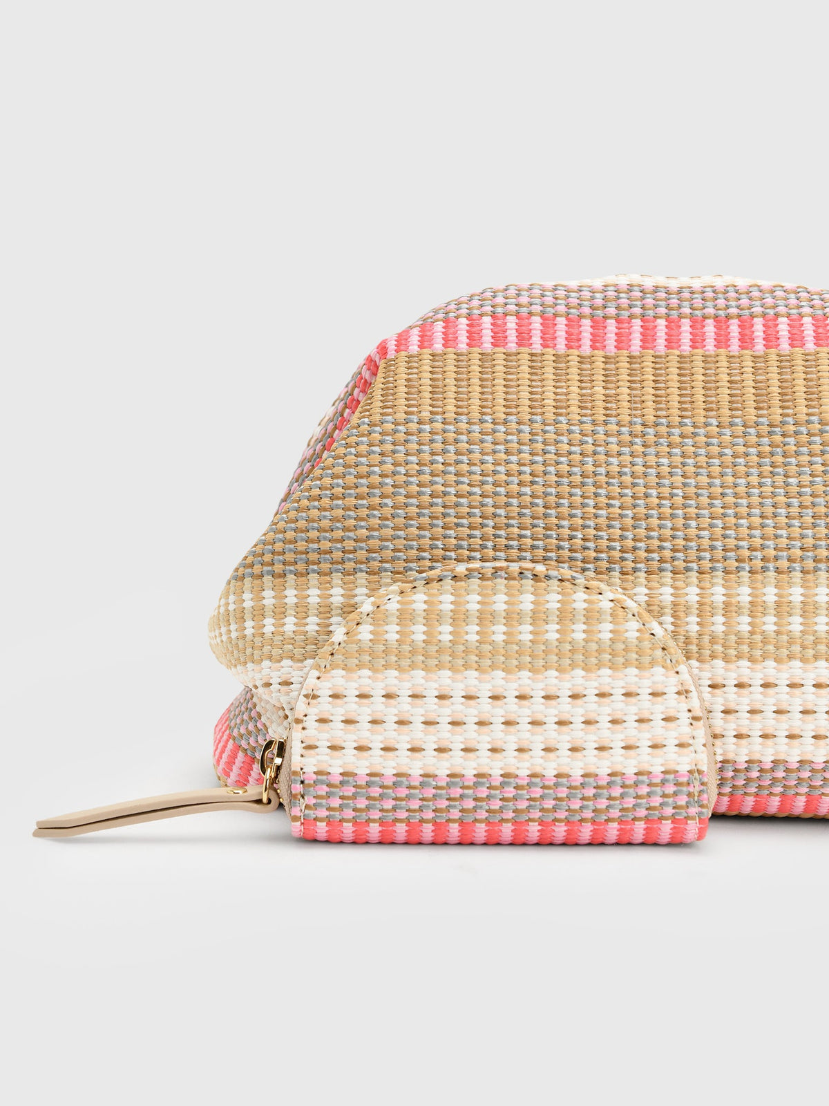 JOANSiE Oyster Clutch
