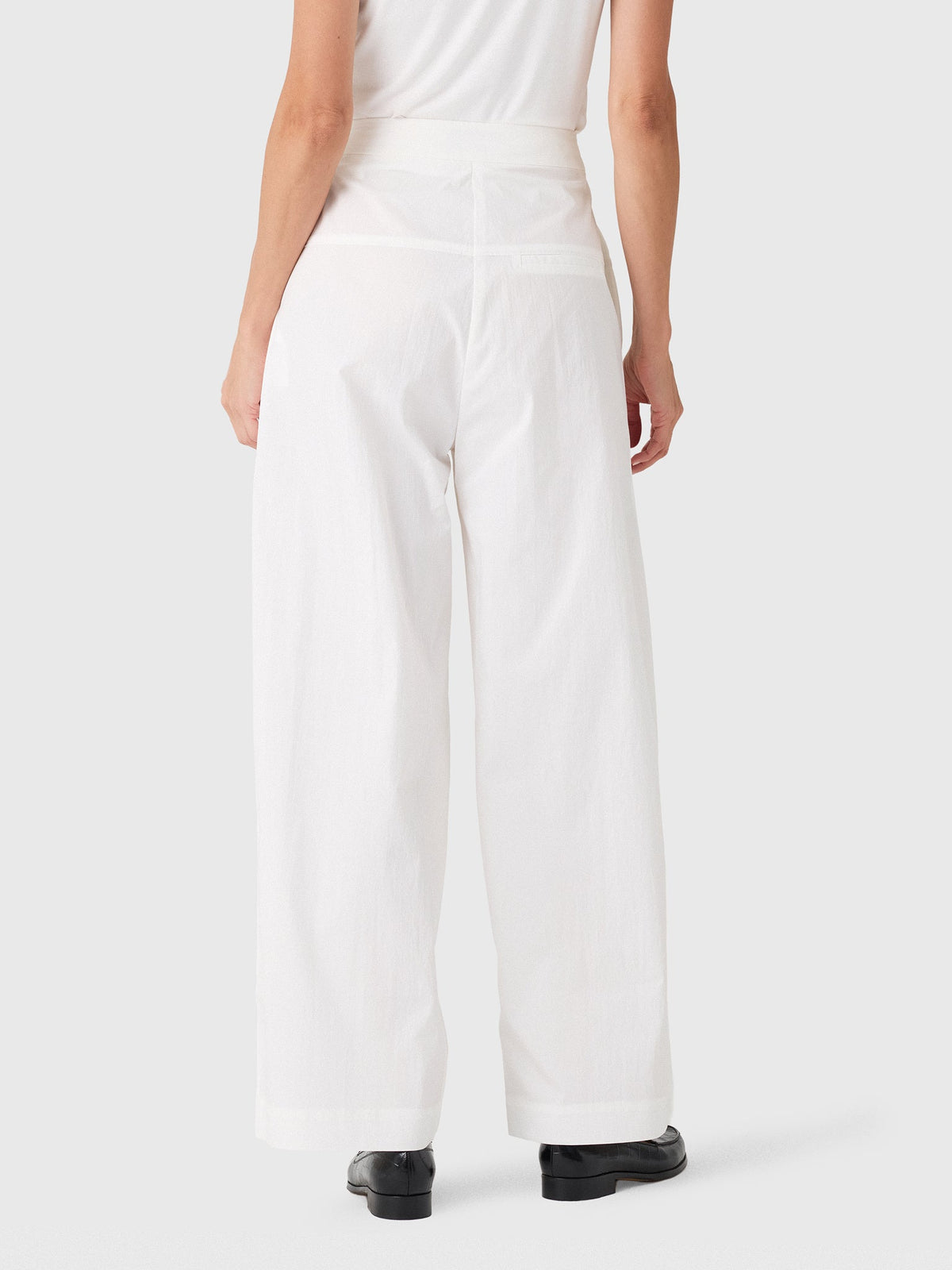 St. Agni Women's Relaxed Pleat Pant