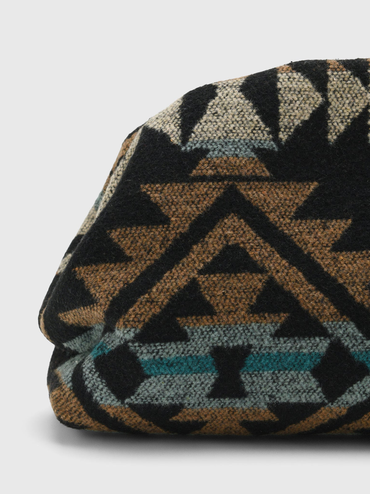 JOANSiE Oyster Clutch