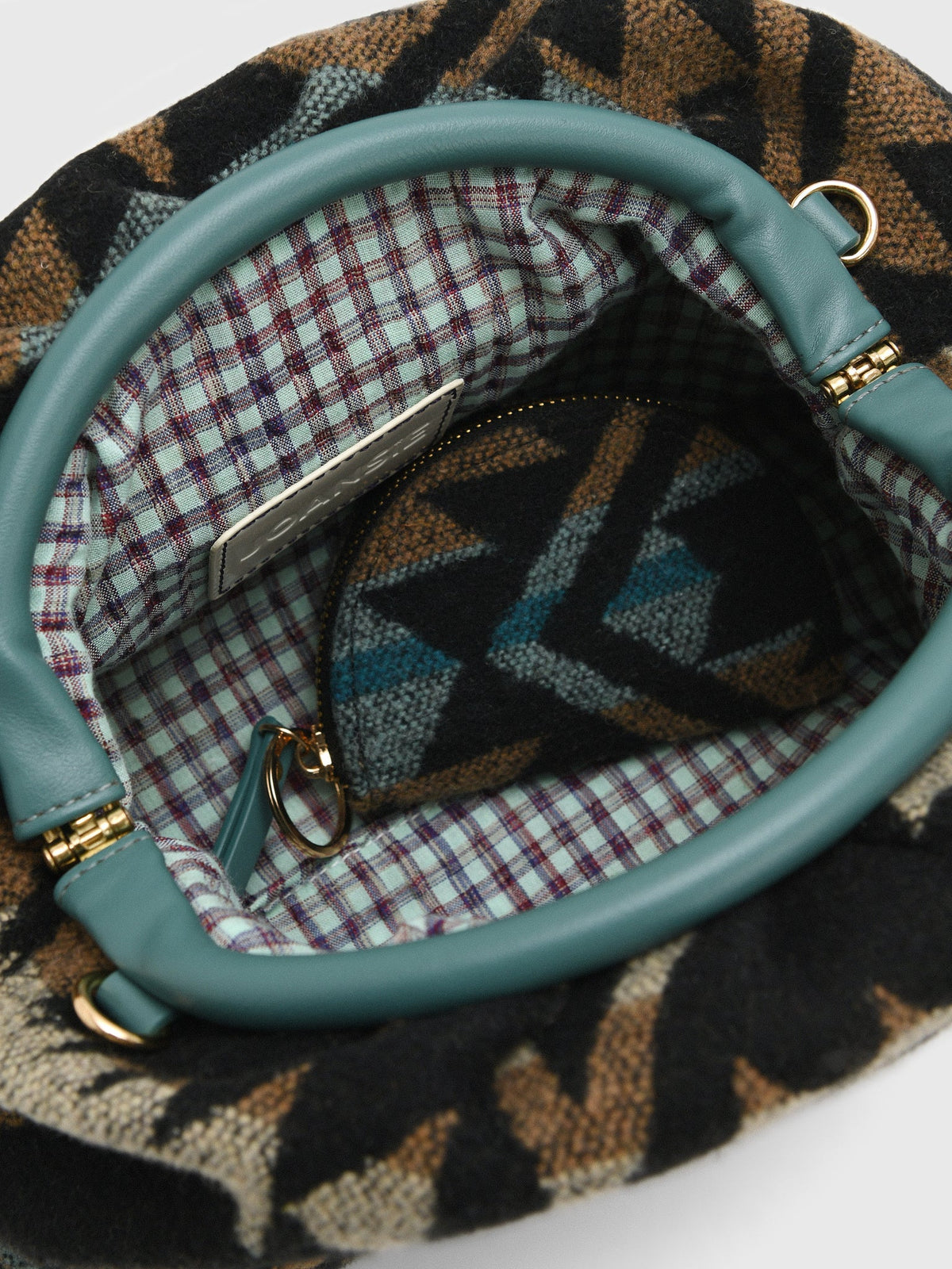 JOANSiE Oyster Clutch