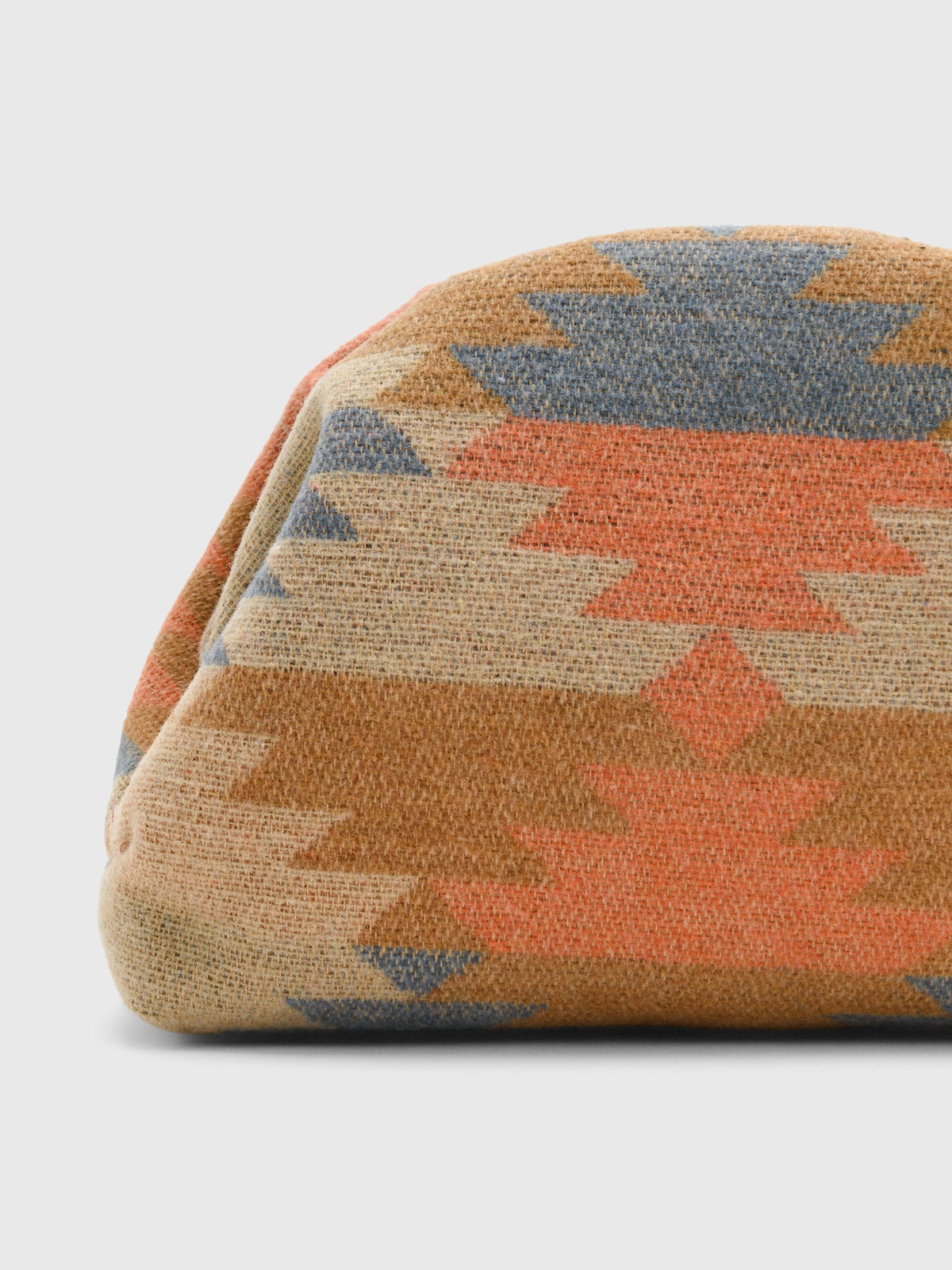 JOANSiE Oyster Clutch