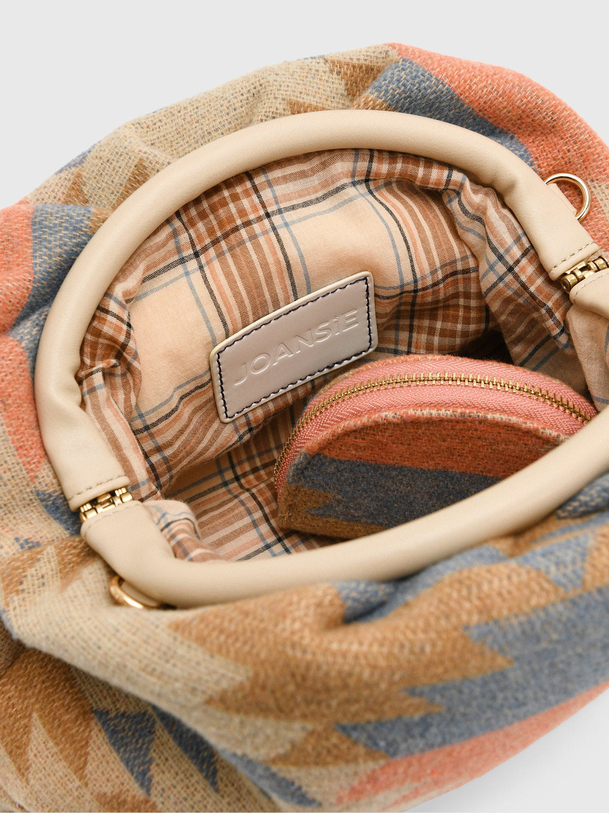 JOANSiE Oyster Clutch