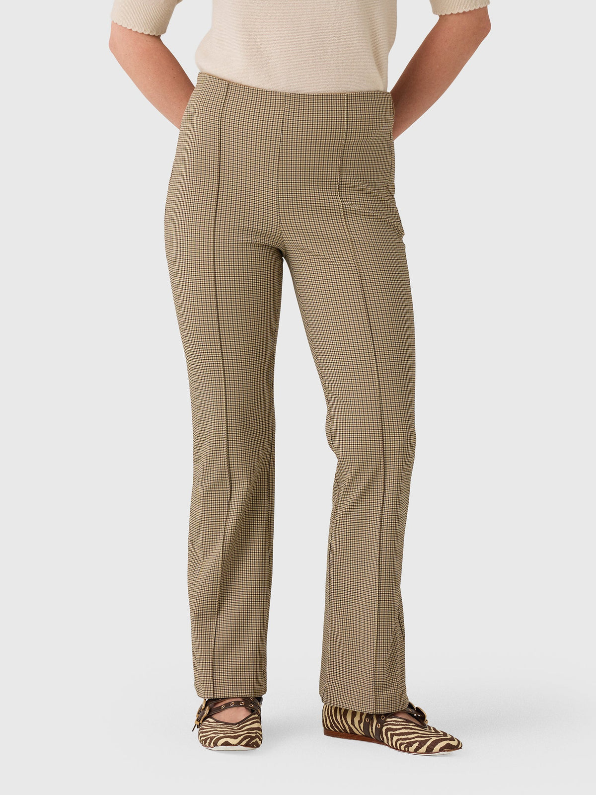 Vince Women's Niki Plaid Mid-Rise Crop Flare Pant