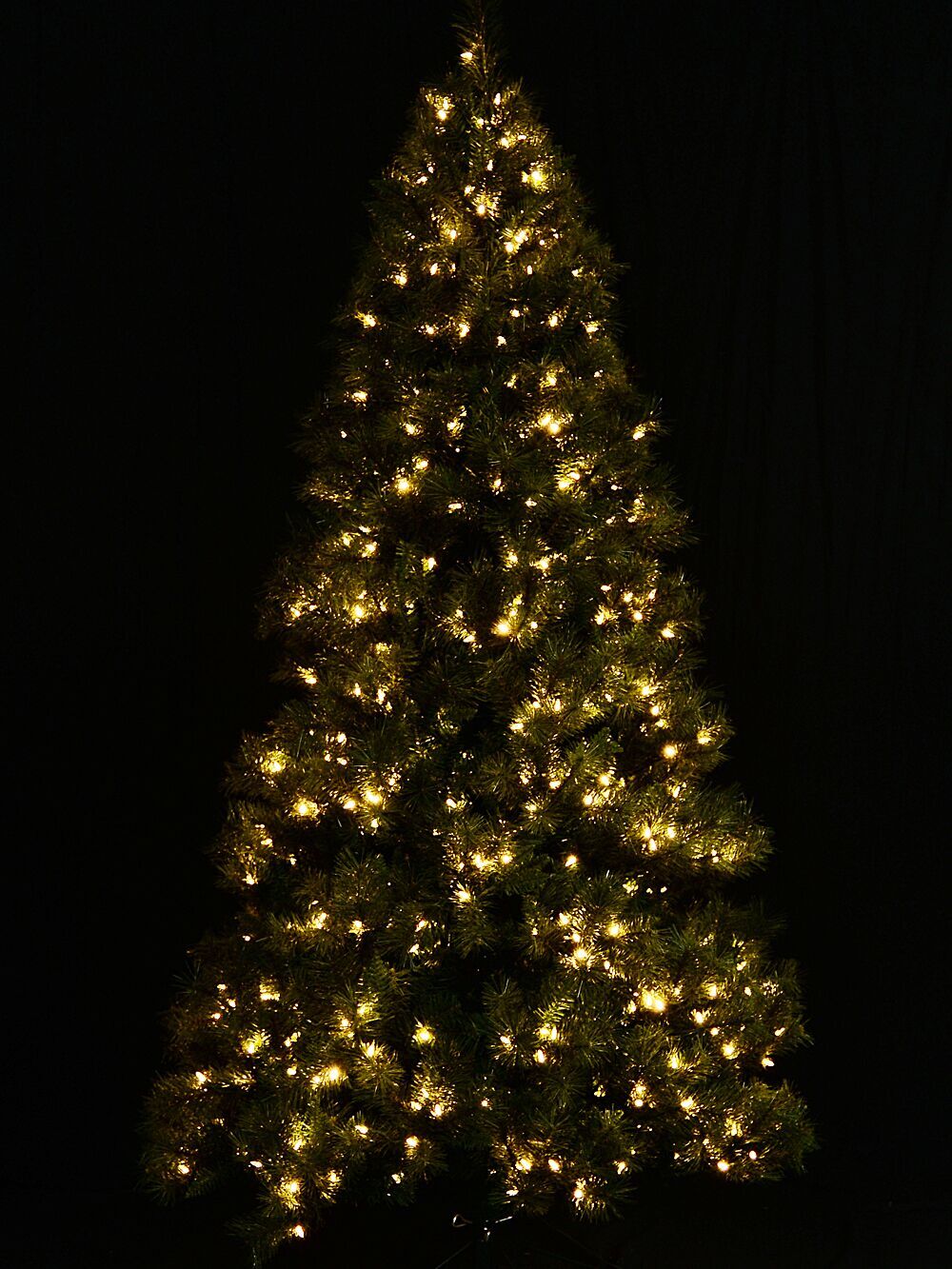 2.3m Glorious Pacific Green Dual LED Pre-Lit Tree | 1361 Tips & 550 LightsGreen with Warm White & Multi Colour